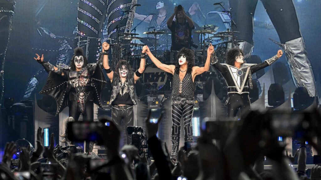 Kiss Tour 2025